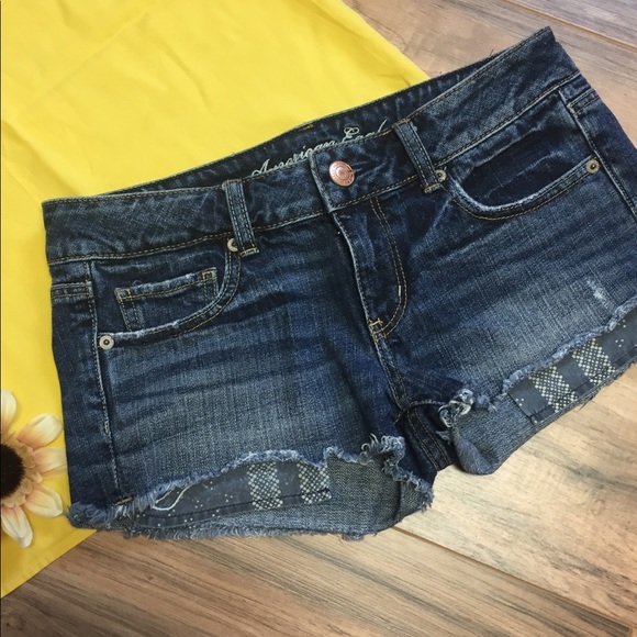 American Eagle Denim Short Shorts Distressed Size 4 EUC - Picture 2 of 7